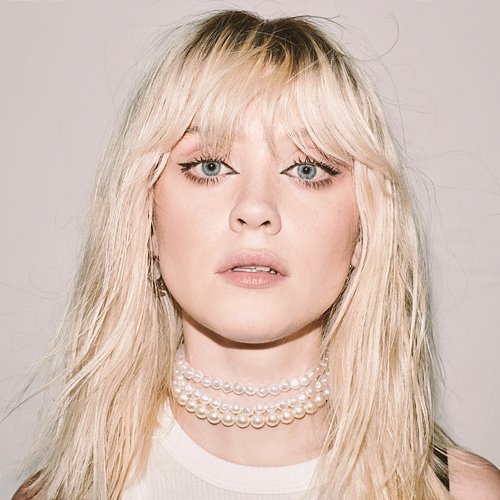 Blonde Maisie Peters