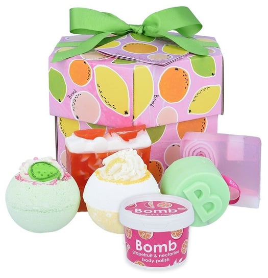 Bomb Cosmetics Fruit Basket Handmade Gift Box Zestaw kosmetyków musująca kula do kąpieli 2szt + mydło glicerynowe 2szt + mini scrub 120ml + żel pod prysznic w kostce 120g Bomb Cosmetics