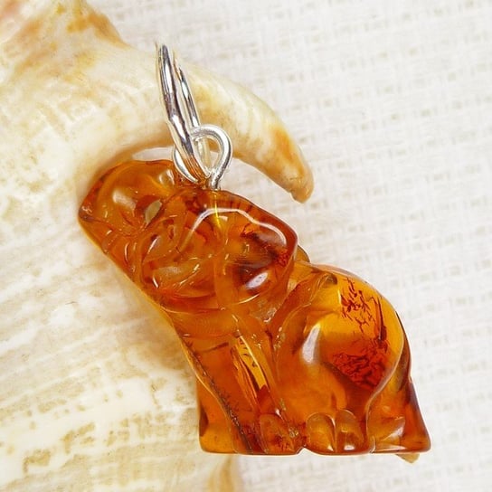 Bursztynowy słoń, srebro, wisiorek, hand carving 688-33 AMBERGRAND