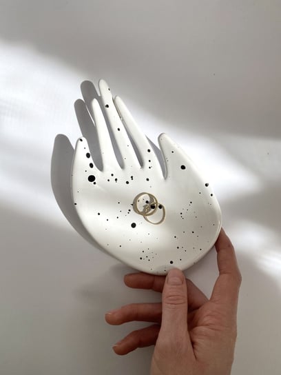 Ceramiczna Dłoń Dalmatyńczyk Podstawka na Biżuterię Łapka Maison Fragile