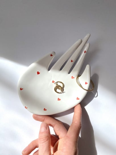 Ceramiczna Dłoń w Serduszka Podstawka na Biżuterię Maison Fragile