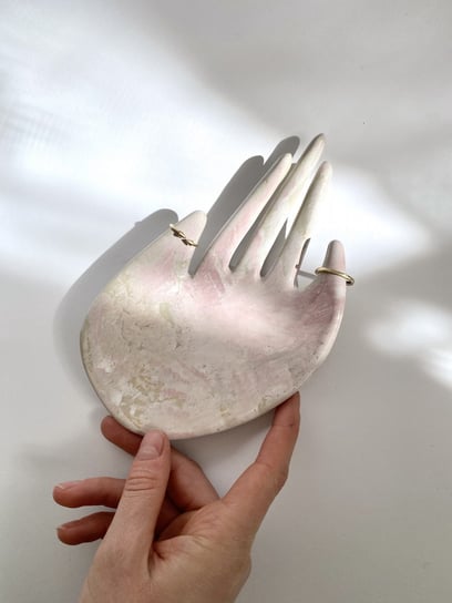 Ceramiczna Dłoń Zaczarowany Pędzel Podstawka na Biżuterię Łapka Maison Fragile