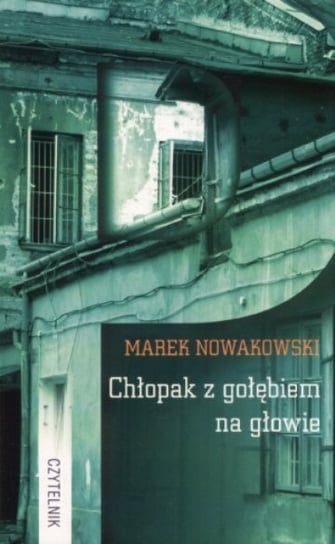 Chłopak z gołębiem na głowie Nowakowski Marek