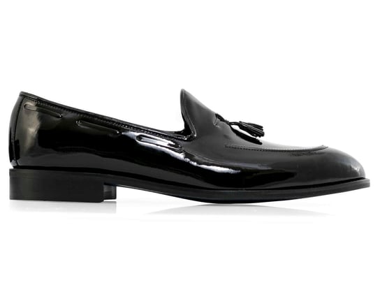 Czarne lakierowane wsuwane buty męskie - tassel loafers T148 44 Modini