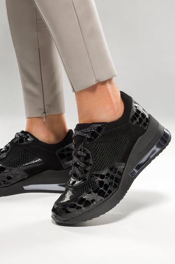 Czarne sneakersy skórzane damskie na koturnie buty sportowe sznurowane PRODUKT POLSKI Casu 07550-1910-36 Casu