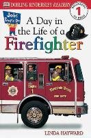 DK Readers L1: Jobs People Do: A Day in the Life of a Firefighter Hayward Linda, Dk Publishing