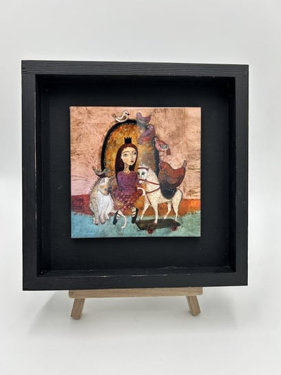 Dziewczynka ze zwierzakami - obrazek ceramiczny w ramce drewnianej Artsklep