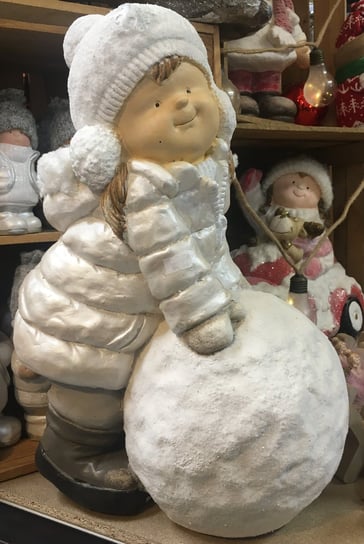 Figurka Świąteczna Dziecko Z Kulą Śniegu Śnieżka ABC