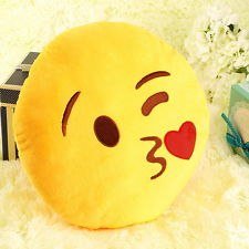 KIK, Poduszka dekoracyjna, Emotki, Emoji - całus kiss Kontext