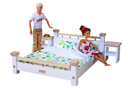 Komplet SypialniaASH drewniana podwójna dla Barbie i Kena : Łóżko + 2 szafki nocne + pościel , mebelki drewniane do domku dla lalek Model KONICZYNKI PINO