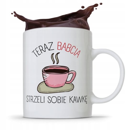 KUBEK DLA BABCI NA IMIENINY STRZELI SOBIE KAWKĘ z Nadrukiem ze Zdjęciem PoliDraw