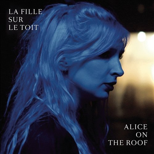 La fille sur le toit Alice on the roof