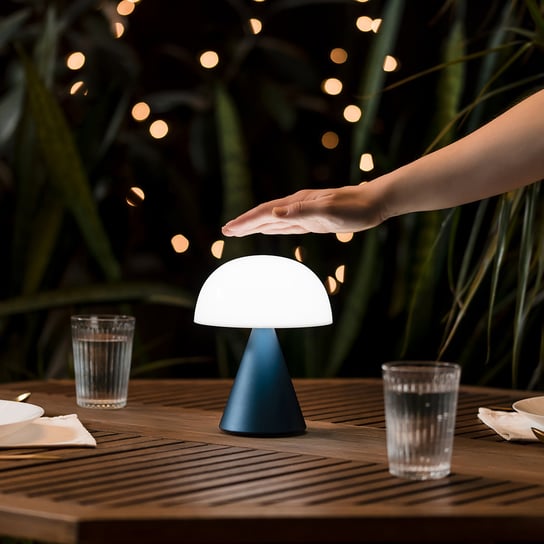 Lampka nocna MINA LED niebieska 9,2x11 cm LEXON Lexon