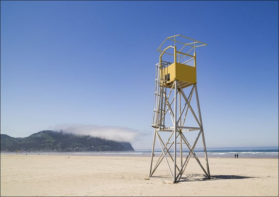 Lifeguard tower and a low, passing cloud on the beach of the small, Pacific Ocean town of Seaside, Oregon, Carol Highsmith - plakat 100x70 cm Galeria Plakatu