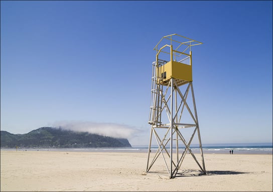 Lifeguard tower and a low, passing cloud on the beach of the small, Pacific Ocean town of Seaside, Oregon, Carol Highsmith - plakat 30x20 cm Galeria Plakatu