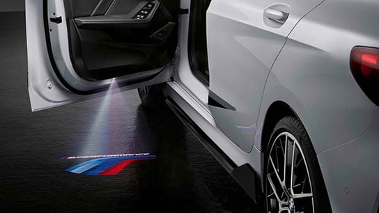 Logotypy M Performance do projektorów drzwiowych LED BMW