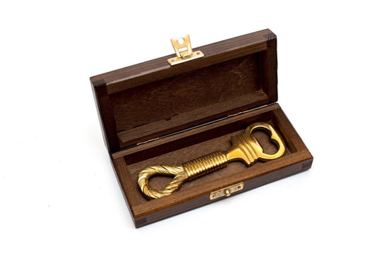 Metalowy otwieracz w drewnianym pudełku - splot żeglarski, szubienica Kemis - House of Gadgets