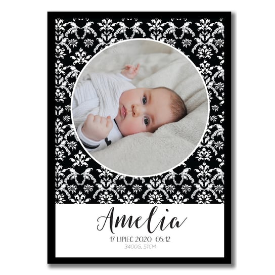 Metryczka z imieniem i zdjęciem niemowlęcia, na tle czarno biało kwiaty Inna marka