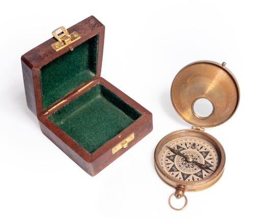 Mosiężny kompas w pudełku drewnianym COM-0429 GIFTDECO