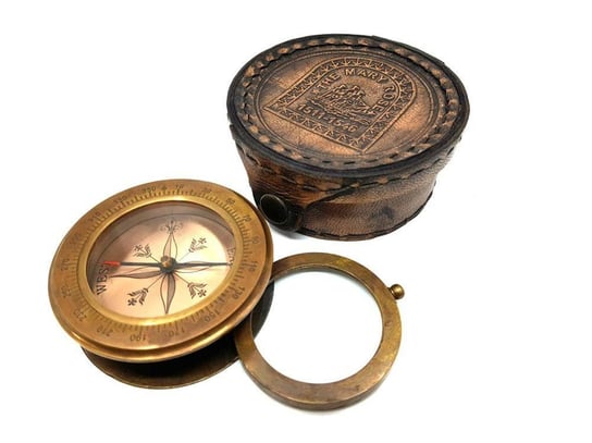 Mosiężny kompas ze szkłem powiększającym w skórzanym etui UPOMINKARNIA 70510 UPOMINKARNIA