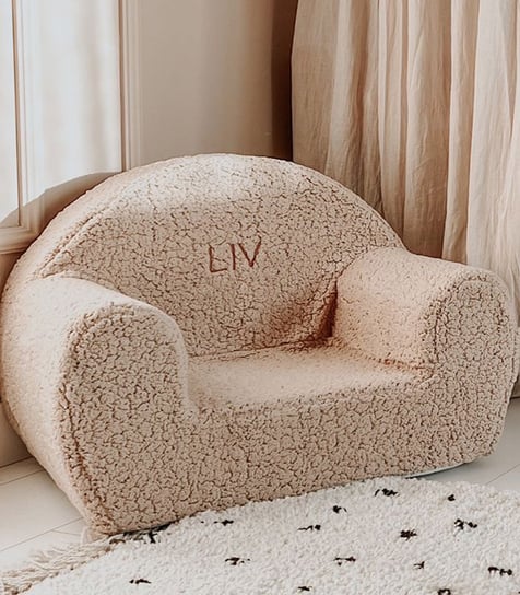 Muzpony - Futrzany fotelik dla dziecka z haftowanym imieniem „POLA”, beżowy Muzpony