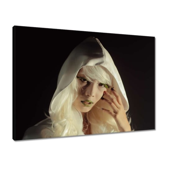 Obraz 70x50 Kobieta w białej kurtce ZeSmakiem
