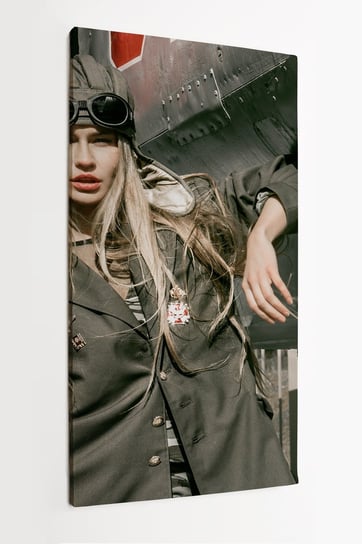 Obraz  na płótnie HOMEPRINT, dziewczyna w mundurze wojskowym, wojsko, militaria 50x100 cm HOMEPRINT