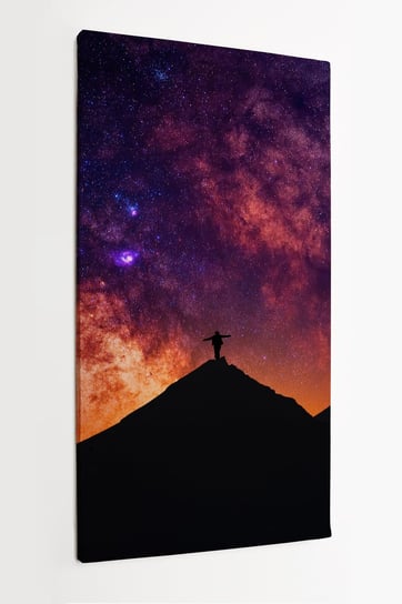 Obraz na płótnie HOMEPRINT, góry na tle gwieździstego nieba, człowiek na szczycie, droga mleczna, kosmos, zbiór gwiazd 60x120 cm HOMEPRINT