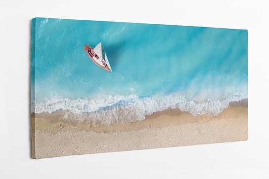 Obraz na płótnie HOMEPRINT, jacht na powierzchni wody z widokiem na plażę, turkusowa woda 100x50 cm HOMEPRINT