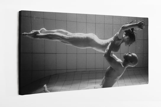Obraz na płótnie HOMEPRINT, monochromatyczny podwodny portret sportowej pary tańczącej pod wodą w basenie 120x50 cm HOMEPRINT