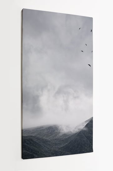 Obraz na płótnie HOMEPRINT, szczyt gór, fotografia minimalistyczna, chmury nad szczytem 50x100 cm HOMEPRINT