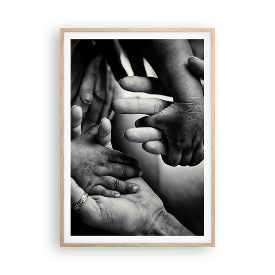 Obraz - Plakat - Być człowiekiem - 70x100cm - Dłonie Ludzie Miłość - Foto Plakaty w ramie koloru jasny dąb do Salonu Sypialni ARTTOR ARTTOR