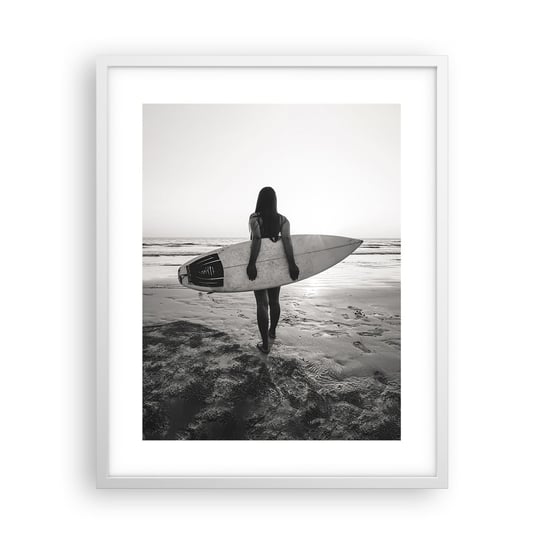 Obraz - Plakat - Córka morskiej fali - 40x50cm - Kobieta Plaża Surfing - Foto Plakaty w ramie koloru białego do Salonu Sypialni ARTTOR ARTTOR