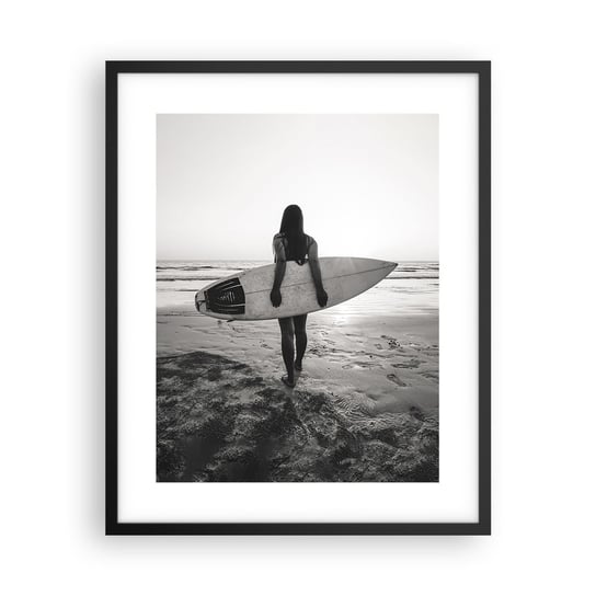 Obraz - Plakat - Córka morskiej fali - 40x50cm - Kobieta Plaża Surfing - Foto Plakaty w ramie koloru czarnego do Salonu Sypialni ARTTOR ARTTOR