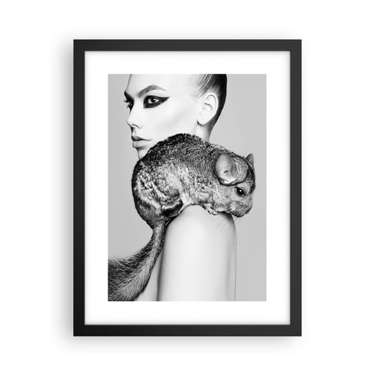 Obraz - Plakat - Dama z szynszylą - 30x40cm - Kobieta Kobieta Z Szynszylą Modelka - Foto Plakaty na ścianę w czarnej ramie - Plakat do Salonu Sypialni ARTTOR ARTTOR