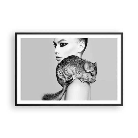 Obraz - Plakat - Dama z szynszylą - 91x61cm - Kobieta Kobieta Z Szynszylą Modelka - Foto Plakaty na ścianę w czarnej ramie - Plakat do Salonu Sypialni ARTTOR ARTTOR
