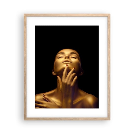 Obraz - Plakat - Jak złoty jedwab - 40x50cm - Kobieta Twarz Kobiety Ciało - Foto Plakaty w ramie koloru jasny dąb do Salonu Sypialni ARTTOR ARTTOR