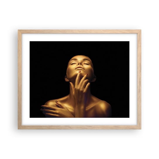 Obraz - Plakat - Jak złoty jedwab - 50x40cm - Kobieta Twarz Kobiety Ciało - Foto Plakaty w ramie koloru jasny dąb do Salonu Sypialni ARTTOR ARTTOR