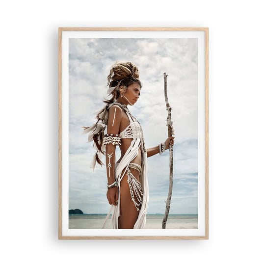 Obraz - Plakat - Królowa tropików - 70x100cm - Kobieta Strój Etniczny Plemię - Foto Plakaty w ramie koloru jasny dąb do Salonu Sypialni ARTTOR ARTTOR