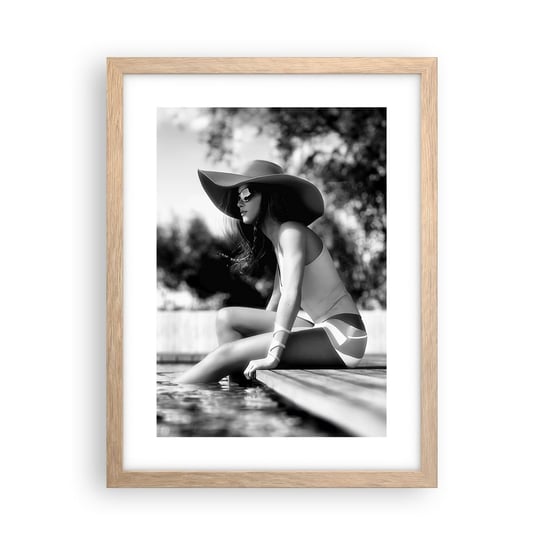 Obraz - Plakat - Letnie marzenie - 30x40cm - Kobieta Kapelusz Basen - Foto Plakaty na ścianę w ramie jasny dąb - Plakat do Salonu Sypialni ARTTOR ARTTOR