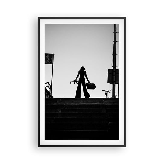 Obraz - Plakat - Miejska wędrówka - 61x91cm - Miasto Kobieta Modelka - Foto Plakaty na ścianę w czarnej ramie - Plakat do Salonu Sypialni ARTTOR ARTTOR