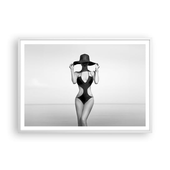 Obraz - Plakat - Na imię mi: Elegancja - 100x70cm - Kobieta Plaża Moda - Foto Plakaty w ramie koloru białego do Salonu Sypialni ARTTOR ARTTOR
