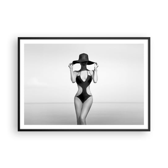 Obraz - Plakat - Na imię mi: Elegancja - 100x70cm - Kobieta Plaża Moda - Foto Plakaty w ramie koloru czarnego do Salonu Sypialni ARTTOR ARTTOR