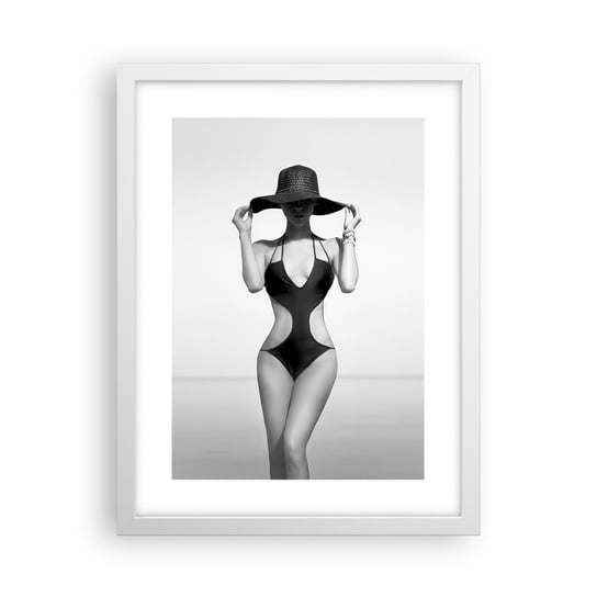 Obraz - Plakat - Na imię mi: Elegancja - 30x40cm - Kobieta Plaża Moda - Foto Plakaty na ścianę w ramie białej - Plakat do Salonu Sypialni ARTTOR ARTTOR