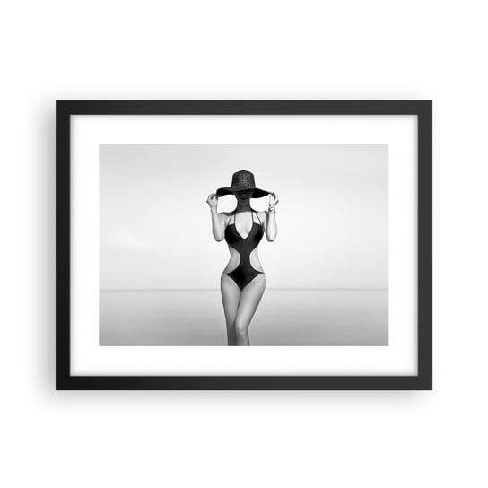 Obraz - Plakat - Na imię mi: Elegancja - 40x30cm - Kobieta Plaża Moda - Foto Plakaty na ścianę w czarnej ramie - Plakat do Salonu Sypialni ARTTOR ARTTOR