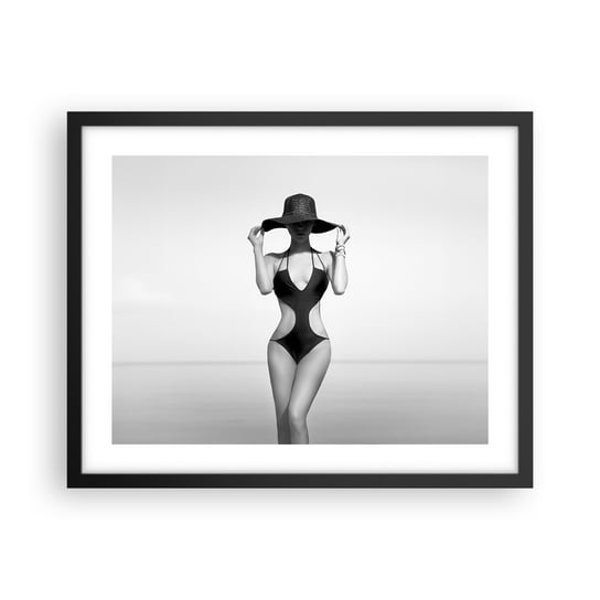 Obraz - Plakat - Na imię mi: Elegancja - 50x40cm - Kobieta Plaża Moda - Foto Plakaty w ramie koloru czarnego do Salonu Sypialni ARTTOR ARTTOR