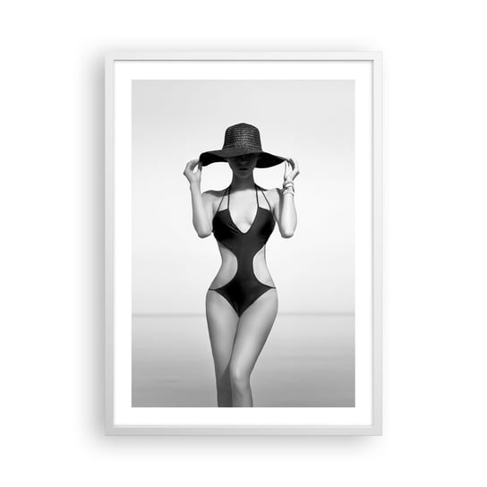 Obraz - Plakat - Na imię mi: Elegancja - 50x70cm - Kobieta Plaża Moda - Nowoczesny modny obraz Plakat rama biała ARTTOR ARTTOR