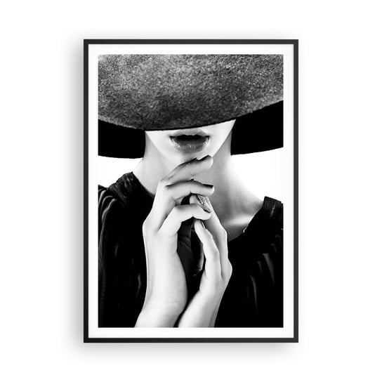 Obraz - Plakat - Skryte piękno - 70x100cm - Kobieta W Kapeluszu Kobiece Dłonie Moda - Foto Plakaty w ramie koloru czarnego do Salonu Sypialni ARTTOR ARTTOR