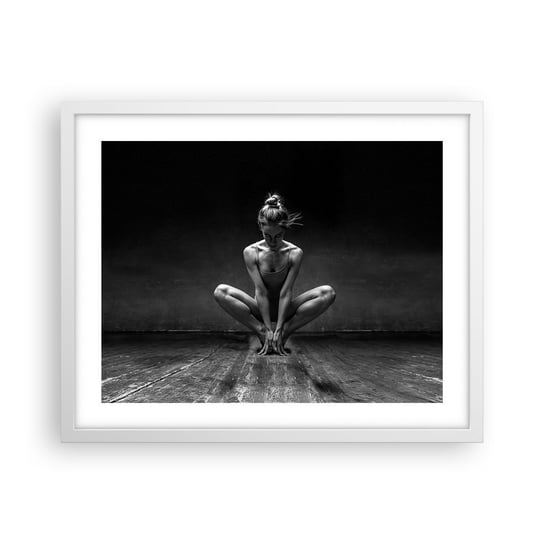 Obraz - Plakat - Skupienie tanecznej energii - 50x40cm - Tancerka Kobieta Czarno-Biały - Foto Plakaty w ramie koloru białego do Salonu Sypialni ARTTOR ARTTOR