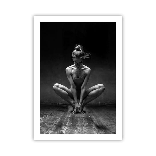 Obraz - Plakat - Skupienie tanecznej energii - 50x70cm - Tancerka Kobieta Czarno-Biały - Nowoczesny modny obraz Plakat bez ramy do Salonu Sypialni ARTTOR ARTTOR